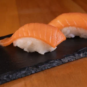 Nigiri de Salmón (2 unidades)